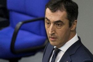 Cem &Ouml;zdemir Yeşiller Meclis Grubu Başkanı se&ccedil;ilemedi
