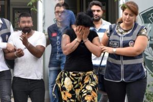"Ne &ccedil;ekiyorsunuz biz &ouml;rg&uuml;t m&uuml;y&uuml;z?"