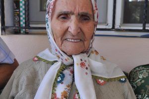 Ezberlediği şiir bir asırdır aklından silinmedi