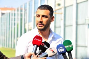 Bursaspor Sportif Direkt&ouml;r&uuml; Erdoğan ve kaptan Şahin soruları yanıtladı