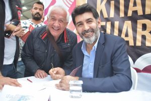 Bursa Gemlik Kitap Fuarı'nda "T&uuml;rkiye'nin Demokrasi Sorunu" s&ouml;yleşisi yapıldı