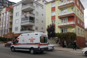 &Ouml;len annesinin evine girmek isterken yaralandı