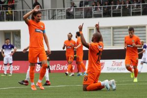Denizlispor kupada bir &uuml;st tura y&uuml;kseldi
