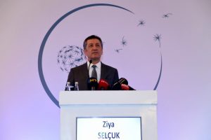 Bakan Sel&ccedil;uk: &Ouml;ğrencinin zorla y&ouml;nlendirilmesi s&ouml;z konusu değil