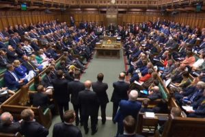 İngiltere'de Boris Johnson'ın askıya aldığı parlamento yeniden toplandı