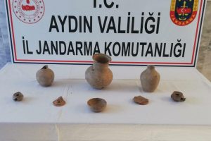 Evinde tarihi eserlerle yakalandı