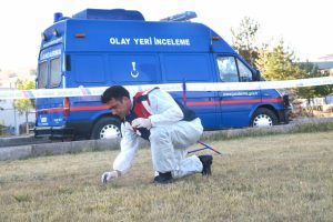 Arazide g&ouml;m&uuml;l&uuml; silah bulundu