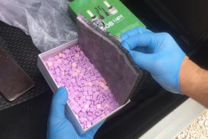 Bursa'da 1300 adet ecstasy hap ele ge&ccedil;irildi, 2 kişi tutuklandı