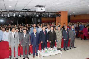 Hakk&acirc;ri &Uuml;niversitesinde akademik yıl a&ccedil;ılışı