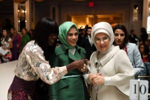 Emine Erdoğan, New York'ta Fashion Design defilesini izledi