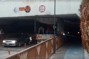 Bursa'da yine aynı manzara! Alt ge&ccedil;it ge&ccedil;it vermedi