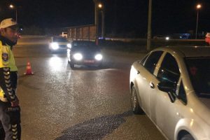 Afyonkarahisar'da trafik ekiplerinden kural ihlali yapan s&uuml;r&uuml;c&uuml;lere ceza