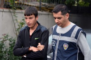 Evlilik hazırlığındaki gen&ccedil; kızların &ccedil;eyizlerini &ccedil;aldı