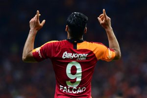 Galatasaray'da 14 futbolcunun ilk Fenerbah&ccedil;e derbisi heyecanı