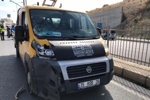 Yolun karşısına ge&ccedil;meye &ccedil;alışırken kamyonet &ccedil;arptı