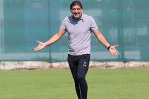 &Uuml;nal Karaman ge&ccedil;it vermiyor