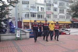 Ak&uuml; &ccedil;alan hırsızlar tutuklandı