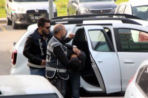 Tuvalete saklanıp, soygun yaptı