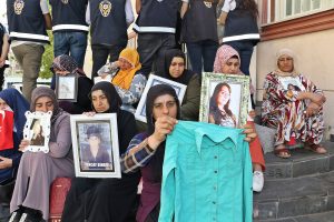 HDP &ouml;n&uuml;ndeki oturma eyleminde 24'&uuml;nc&uuml; g&uuml;n