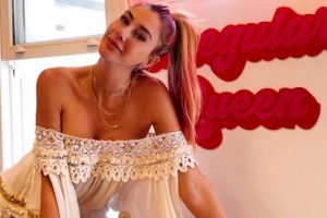 Şeyma Subaşı'ndan bornozlu paylaşım