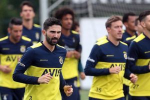 Fenerbah&ccedil;e'de derbi &ouml;ncesi neşeli antrenman