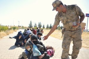 D&uuml;zensiz g&ouml;&ccedil;menleri yolda bırakıp ka&ccedil;tı