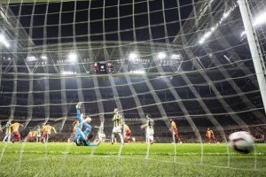 S&uuml;per Lig'de 1 milyar 385 milyon liralık derbi