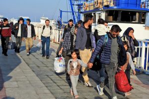 &Ccedil;eşme'de 183 d&uuml;zensiz g&ouml;&ccedil;men yakalandı