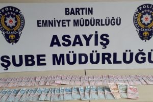 Yaşlı adamı FET&Ouml; ile korkutup dolandırdılar