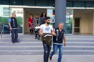 Bursa'da uyuşturucu baskını: 3 g&ouml;zaltı