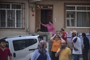 İstanbul'daki deprem Adalet Sarayı'nı da vurdu!