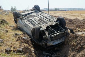 Adıyaman'da otomobil takla attı: 2 yaralı