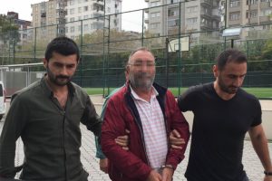 Kavgada vurulan ağabey ka&ccedil;tı, kardeşi zanlının evine ateş a&ccedil;tı