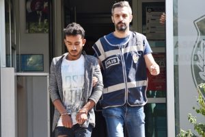 Suriyeli kardeşler 'savcı' yalanıyla dolandırdı