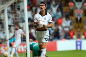 Beşiktaşlı Enzo Roco'ya yol g&ouml;r&uuml;nd&uuml;!