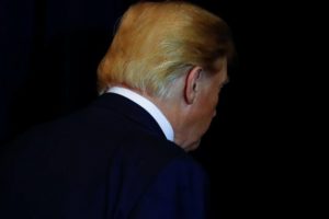 Trump iyice k&ouml;şeye sıkıştı! Muhbirin ihbar mektubu yayınlandı