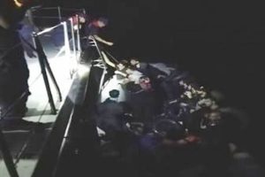 Kuşadası'nda 36 d&uuml;zensiz g&ouml;&ccedil;men yakalandı
