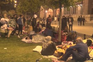 Bir&ccedil;ok vatandaş camii bah&ccedil;elerinde sabahladı