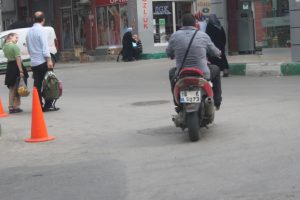 Bursa'da kaldırım işgali hız kesmiyor! (&Ouml;ZEL HABER)
