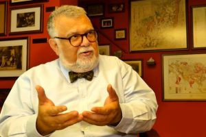 Celal Şeng&ouml;r: Fay hattının hareket etmemesi tehlikeli bir durum