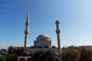 Avcılar'da  minarenin enkazı kaldırıldı