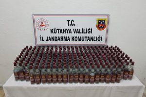 K&uuml;tahya'da 228 şişe ka&ccedil;ak i&ccedil;ki ele ge&ccedil;irildi
