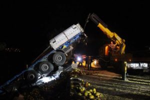 Otomobildeki &ccedil;iftin &ouml;l&uuml;m&uuml;ne neden olan TIR s&uuml;r&uuml;c&uuml;s&uuml; tutuklandı