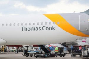Thomas Cook yolcularının bir kısmı İngiltere'ye d&ouml;nd&uuml;