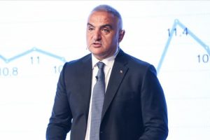 Bakan Ersoy T&uuml;rkiye'nin 2023 Turizm Stratejisini a&ccedil;ıkladı
