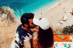 R&uuml;zgar ve Tuğba Erko&ccedil;lar, evliliklerinin ikinci yılını kutladı
