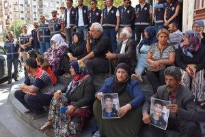 İtalyan gazetesi Diyarbakırlı annelerin isyanını b&ouml;yle duyurdu