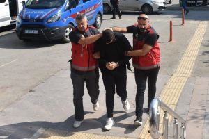 Polise kafa tutan 2 şahıs tutuklandı