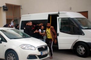 Okul &ccedil;evresinde zehir tacirlerine operasyon: 11 tutuklama