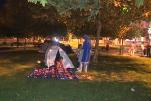 İstanbul G&uuml;ng&ouml;ren'de bug&uuml;n de parklarda yatanlar bulunuyor